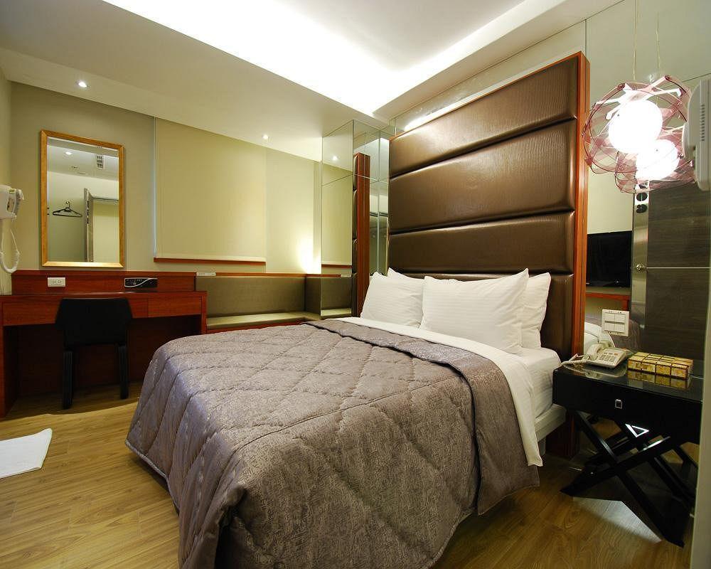 Royal Garden Hotel Taipei Exterior photo