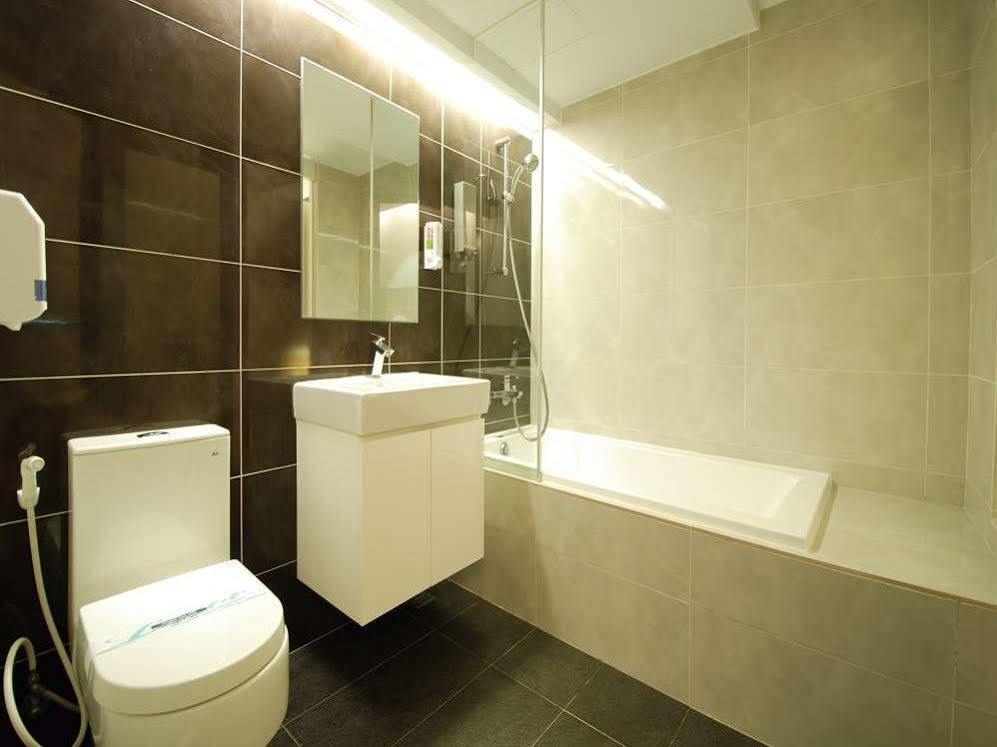 Royal Garden Hotel Taipei Exterior photo