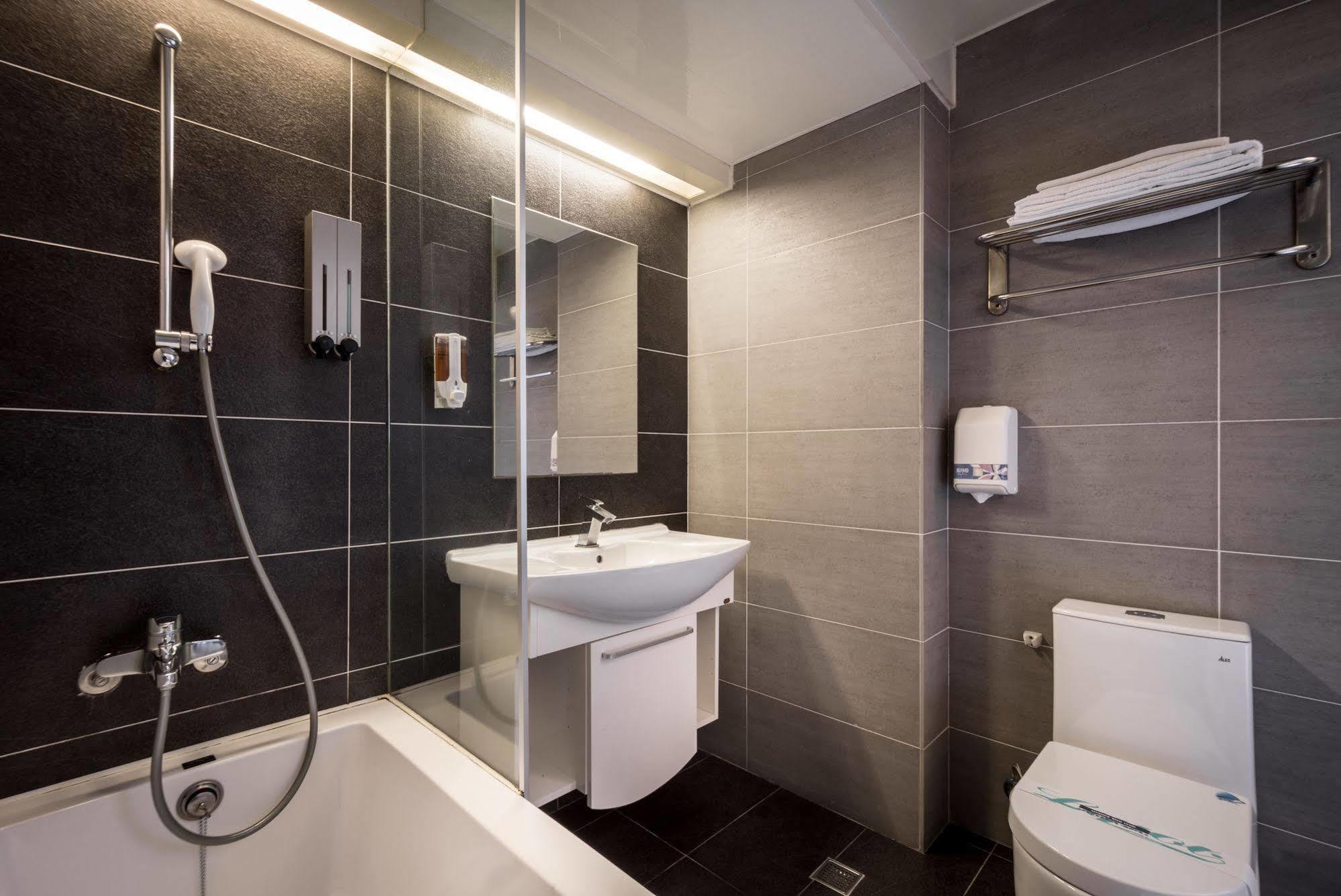 Royal Garden Hotel Taipei Exterior photo